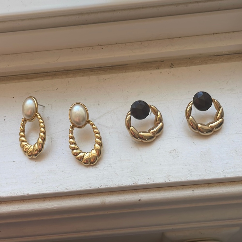 Costume vintage black rounder white longer gold accents #2in set